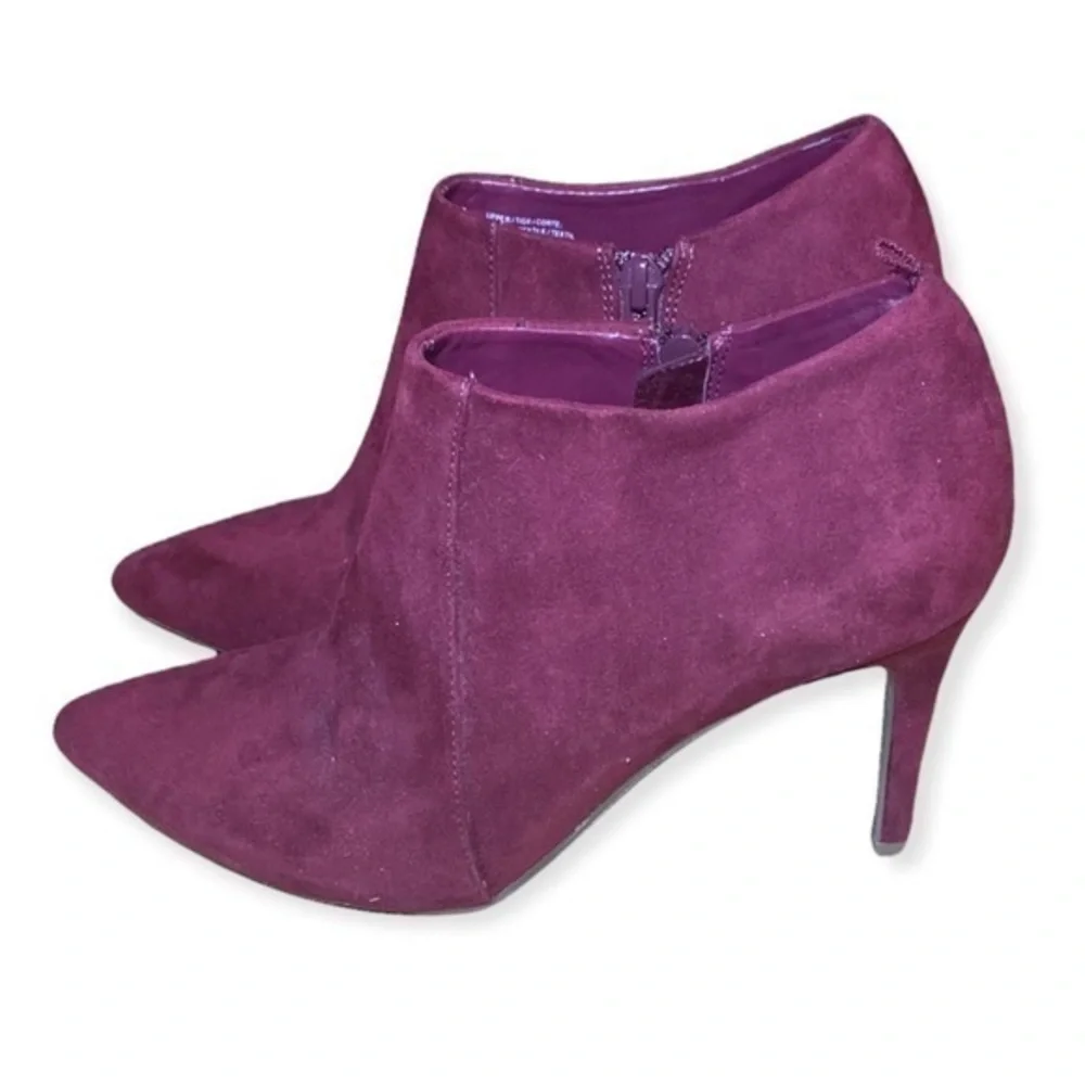 Old Navy Ankle Heel Boots Suede Maroon, size 7, zipper sides